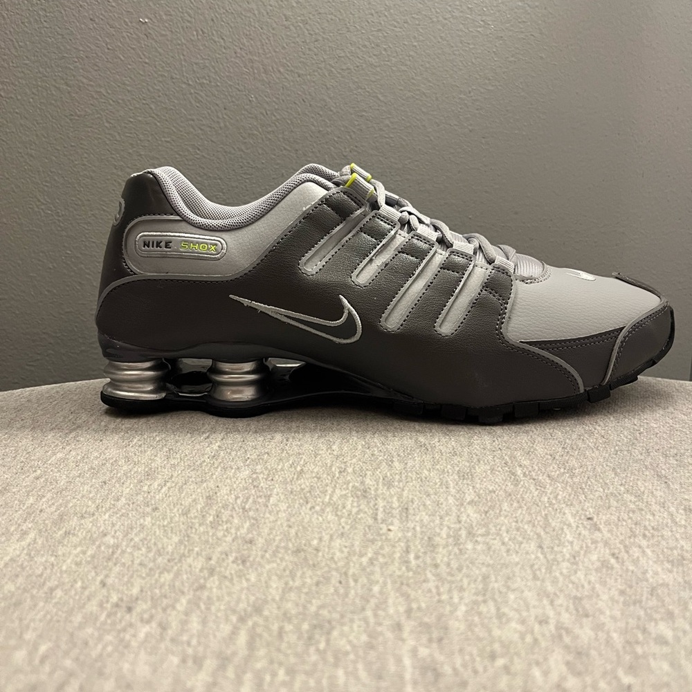 Nike Shox NZ Dark Grey/Wolf Grey/Volt Athletic Men’s Shoe Size 11 378341-009​